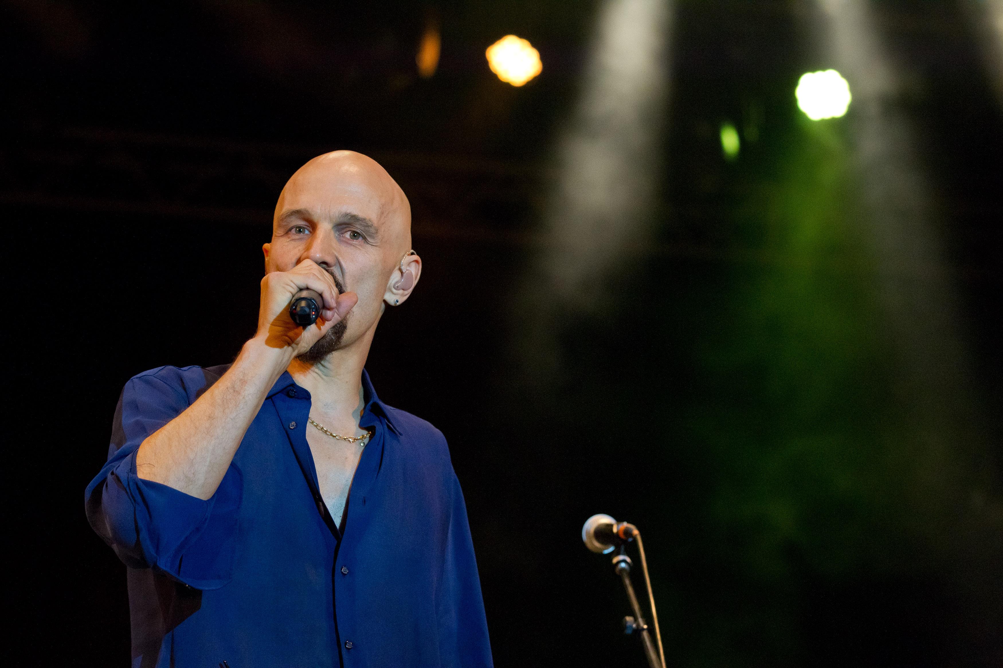 Tim Booth of James performing live in Festas do Mar fotos | Picture 62327